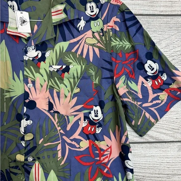 Disney Parks Mickey Tiki Tropic Hawaiian Camp Resort Beach Button Shirt Small - Picture 2 of 4